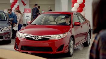 2012 Toyota Camry LE TV Spot, 'Toyotathan: Lucky Guess'