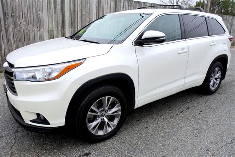 2016 Toyota Highlander LE AWD V6 logo