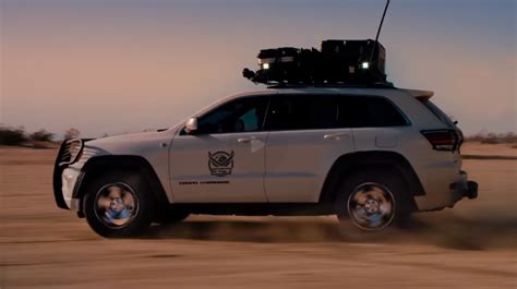 2017 Jeep Grand Cherokee Trailhawk TV Spot, 'Independence Day: Resurgence'