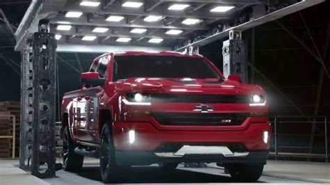 2018 Chevrolet Silverado 1500 TV commercial - Powerful