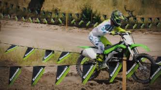 2018 Kawasaki KX 250F TV Spot, 'Seconds' Ft. Ryan Villopoto, Jeremy McGrath featuring Ryan Villopoto