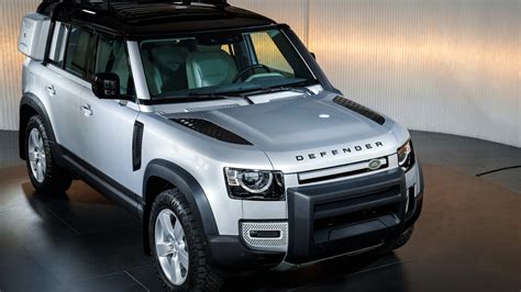 2020 Land Rover Defender 110 logo