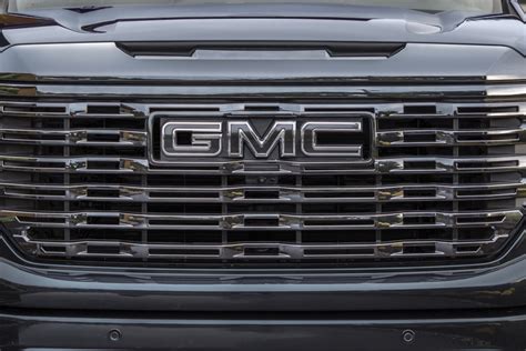 2022 GMC Sierra Denali logo