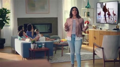 AT&T Unlimited Plus TV Spot, 'La piloto' con Gina Rodriguez featuring Luna Bella