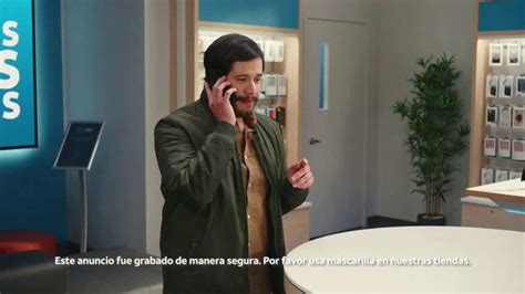 AT&T Wireless TV Spot, 'Dile a tu mamá'