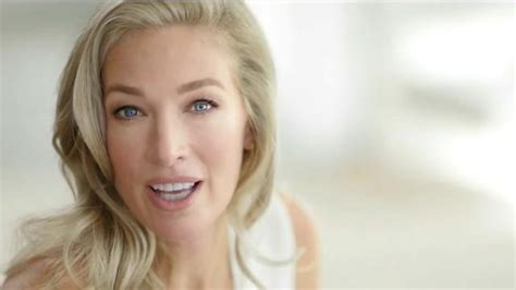 Almay Age Essentials Makeup TV Spot, 'Multi-Benefit' Featuring Elaine Irwin