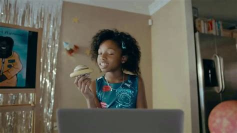 Amazon TV Spot, 'Holidays: Kids Table'