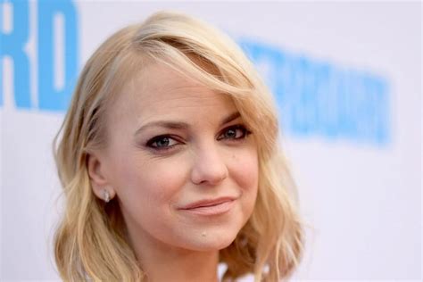 Anna Faris photo