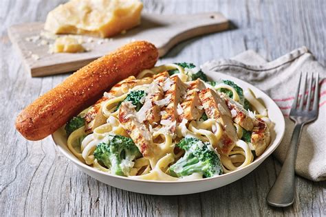 Applebee's Classic Broccoli Chicken Alfredo