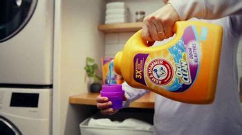 Arm & Hammer Laundry Plus OxiClean With Odor Blasters TV Spot, 'Go-To Leggings'