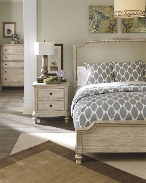 Ashley HomeStore Demarlos Queen Bed logo