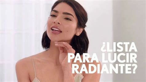 Aveeno Positively Radiant Sheer Daily Moisturizer TV Spot, 'Pura' con Alejandra Espinoza created for Aveeno