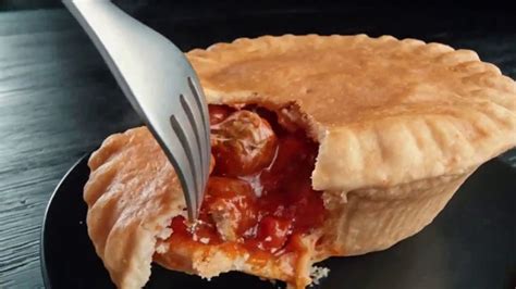 Banquet Mega Meat Lovers Deep Dish Pot Pie TV Spot, 'Dig In'