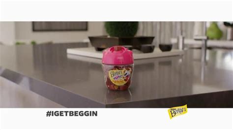 Beggin' Party Poppers TV Spot, 'I Get Beggin'