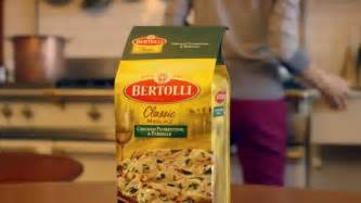 Bertolli Chicken Florentine & Farfalle TV commercial - Patio