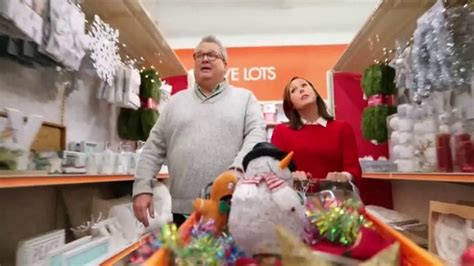 Big Lots Black Friday 3 Day Deals TV Spot, 'Holidays: Recliners' Feat. Molly Shannon, Eric Stonestreet