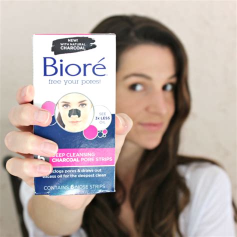 Bioré Charcoal Deep Cleansing Pore Strips TV Spot, 'Oddly Satisfying Results: Daily Detox Cleanser'