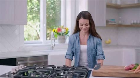 Blue Diamond Pan Big Batch TV Spot, 'Light and Easy to Clean'