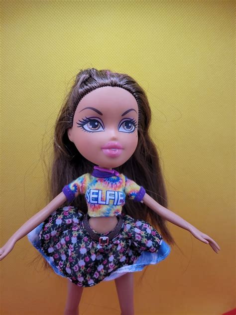 Bratz Selfie Snaps Yasmin logo