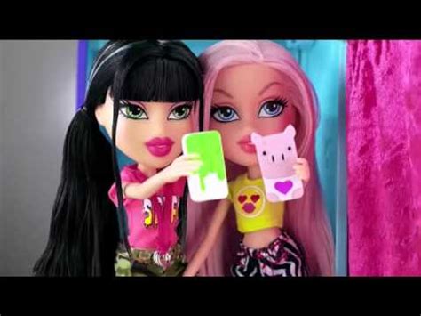 Bratz Selfie Snaps logo