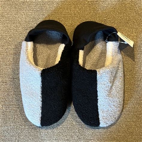 Brooklinen Slippers logo