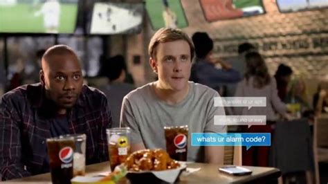 Buffalo Wild Wings TV Spot, 'Text Message'