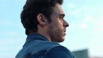 Calvin Klein Defy TV Spot, 'Desafiar' con Richard Madden