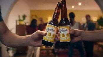 Cerveza Victoria TV commercial - Donde hay Vicky