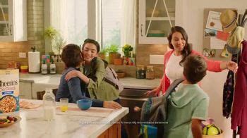 Cheerios Oat Crunch Almond TV Spot, 'Arranca el día'