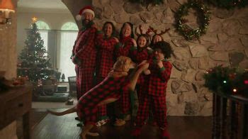 Chewy.com TV commercial - 2022 Black Friday: Family Photo