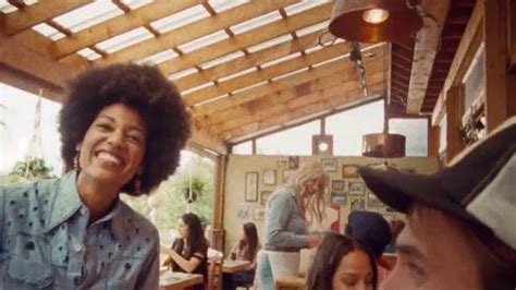 Chili's 3 for Me TV Spot, 'Spirit' canción de Free featuring Tony Chiroldes