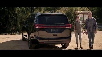 Chrysler Pacifica TV Spot, 'Van Life for Real Life: Duel' [T1]