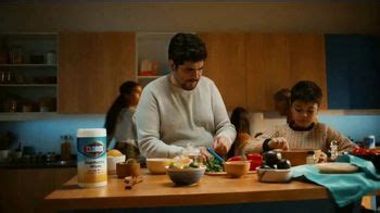 Clorox TV Spot, 'Aquí se detienen la gripe y el resfriado: Comida con la familia'