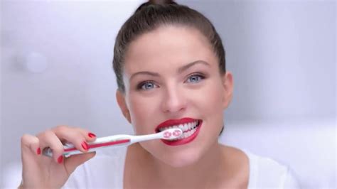 Colgate Optic White Renewal TV Spot, 'Remove 15 Years of Stains'