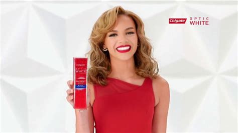 Colgate Optic White TV Spot, 'Blanqueamiento' con Leslie Grace