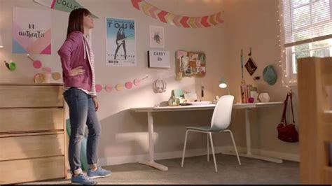 Command TV Spot, 'Dorm Life' Featuring Tim Gunn featuring Taylor Blackwell