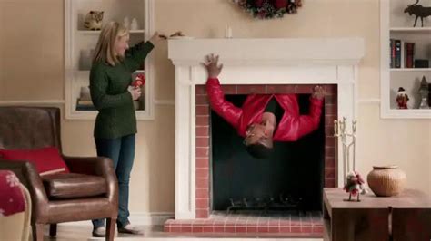 Command TV Spot, 'Holiday Decorating with Hammer' Featuring MC Hammer