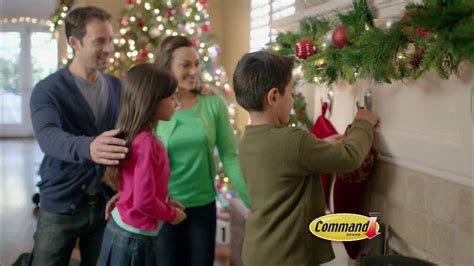 Command TV Spot, 'Holiday Decorations' featuring Shannon Cudd