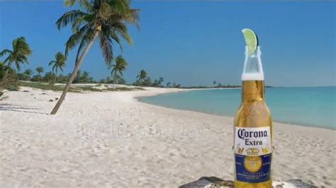 Corona Extra TV Spot, 'Beaches' featuring Kelley DuHain