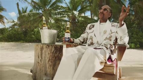 Corona Extra TV Spot, 'Outside' Song by Jimmy Cliff featuring Jessica Sebih