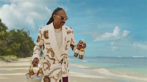 Corona Extra TV Spot, 'Shellphone' Featuring Snoop Dogg, Bad Bunny