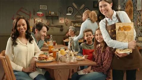 Cracker Barrel Sunday Homestyle Chicken TV Spot, 'One to Remember' featuring Suzanna Akins