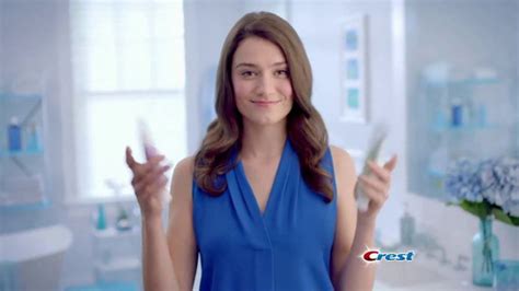 Crest 3D White Whitening Therapy TV Spot, 'Whitens and Protects: Spearmint and Peppermint Oil' created for Crest