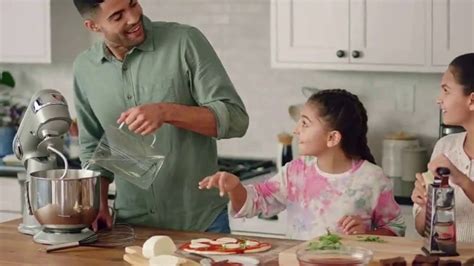 Cuisinart Stand Mixer TV Spot, 'Where Lasting Memories Are Made'