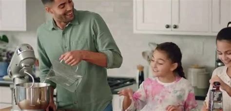 Cuisinart Stand Mixer TV Spot, 'Where Lasting Memories Are Made' created for Cuisinart