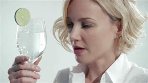 DASANI Sparkling TV Spot, 'The Ritual' featuring Brianne Davis