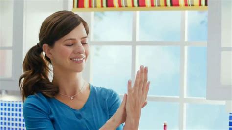 Dawn Hand Renewal with Olay Beauty TV Spot, 'Game Show'