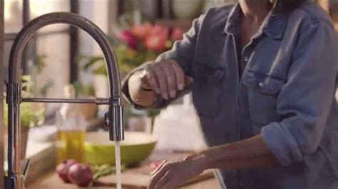 Delta Faucet TV commercial - DIY Network: Hard Working Kitchen