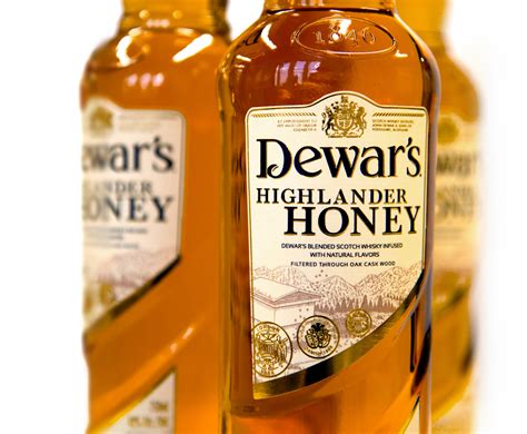 Dewar's Highlander Honey logo