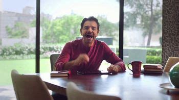 DishLATINO TV commercial - Precio fijo garantizado: $49.99 dólares con Eugenio Derbez